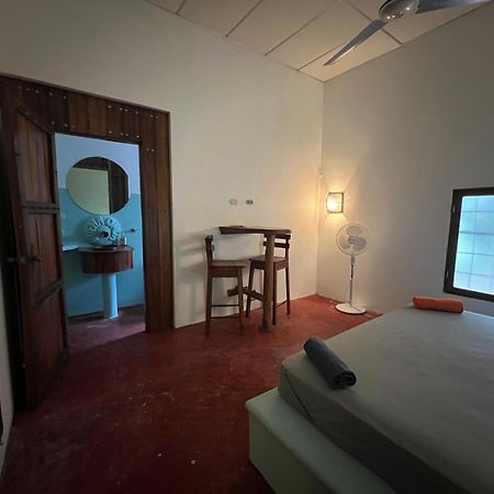 Отель Buena Onda Backpackers Сан-Хуан-дель-Сур Экстерьер фото
